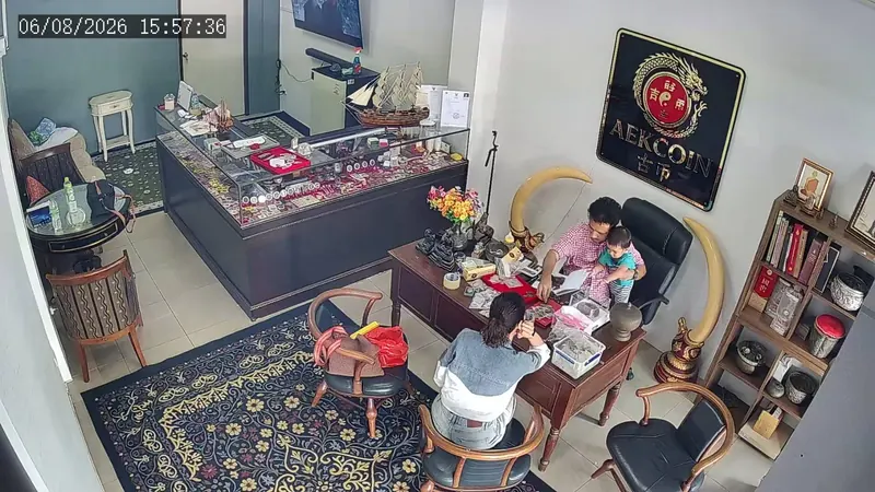 ลูกค้าเข้ามาให้ประเมินของสะสม